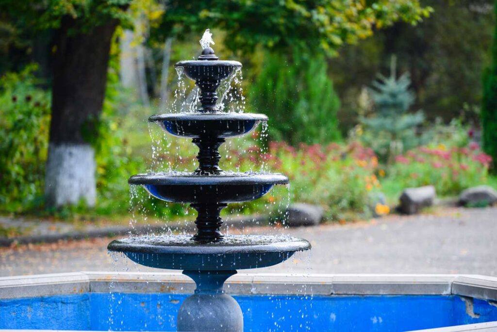 landscaping design tips | garden water feature focal point in backyard landscaping