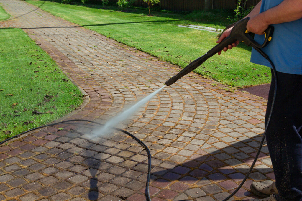 professional exterior cleaning services | pressure washing concrete driveway