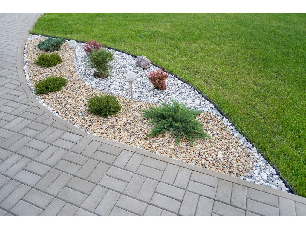 Mulch rock or gravel for landscape beds in North Port showing a gravel border with defined edging